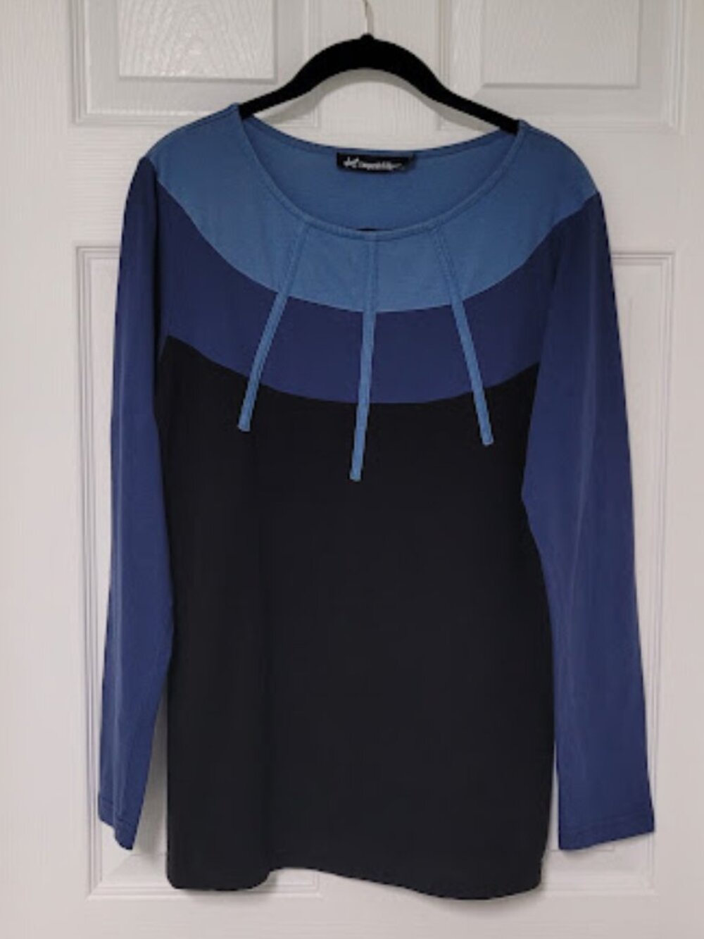100% Organic Cotton-Blues/Black Long Sleeve Shirt Top Sz Medium-Leopards & Roses